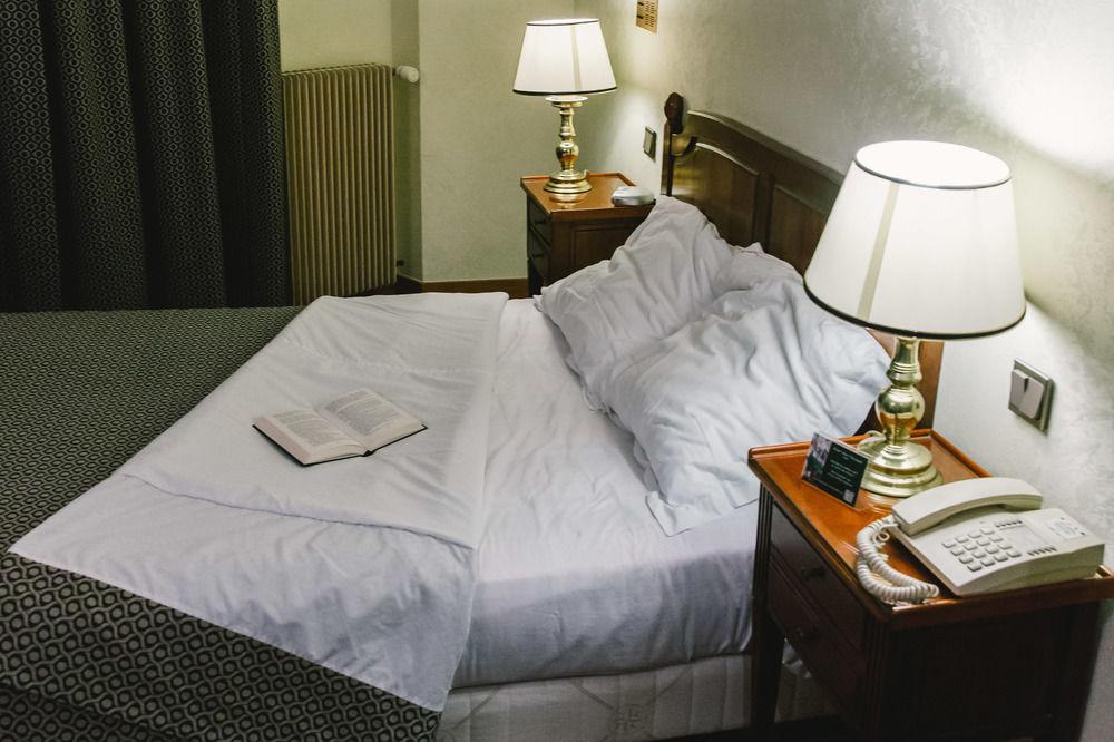 Hotel Saint Christophe Παρίσι Εξωτερικό φωτογραφία